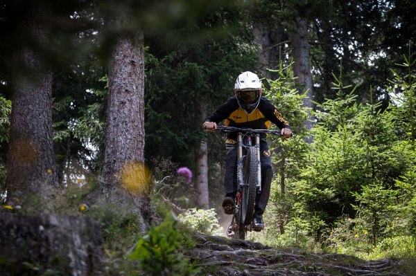 severinwegenerphoto-mtb-downhill-bikepark_serfausfissladis-andi-bike summer