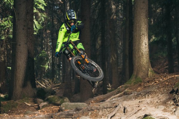 severinwegenerphoto-mtb-downhill-bozen_kohlern-cube-global_squad-max_hartenstern-bike-summer