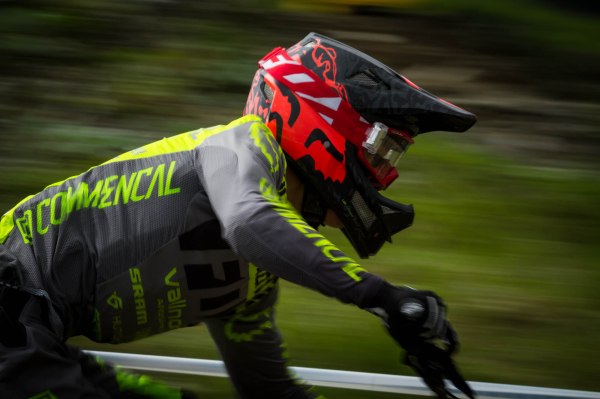 severinwegenerphoto-mtb-uci_downhill_worldcup-leogang-panshot