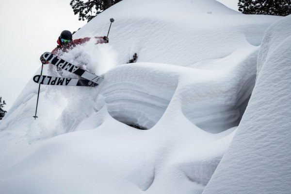 severinwegenerphoto-snow-kuehtai-andi-pillow-bliss_protction-ad-commercial