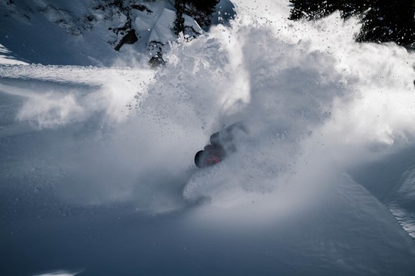 severinwegenerphoto-snow-kuehtai-thomas-powder_spray-winter