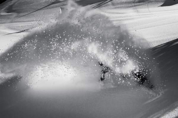 severinwegenerphoto-snow-zillertal-gabor-powder_spray
